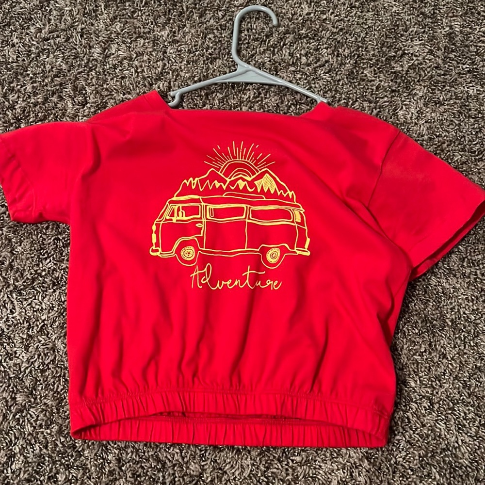 adventure cropped t-shirt